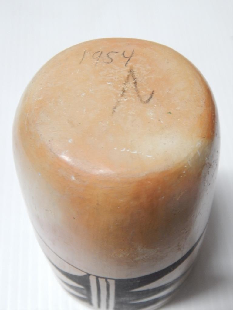 DATED 1954 VINTAGE HOPI PUEBLO INDIAN POTTERY CYLINDER FORM POT - NICE !