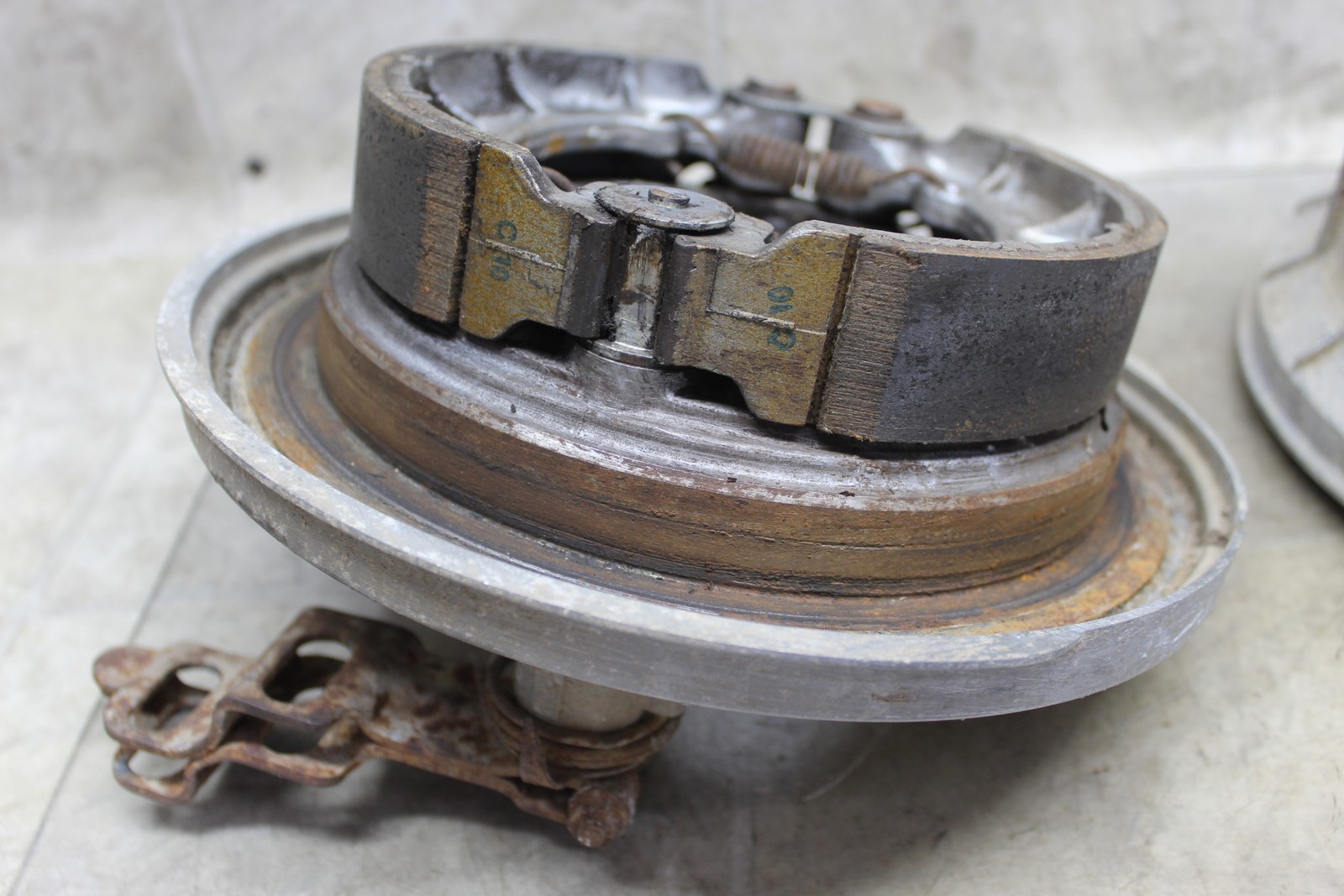 93-04 Kawasaki Bayou 300 4x4 93-99 400 Oem Rear Back Brake Drum Assembly