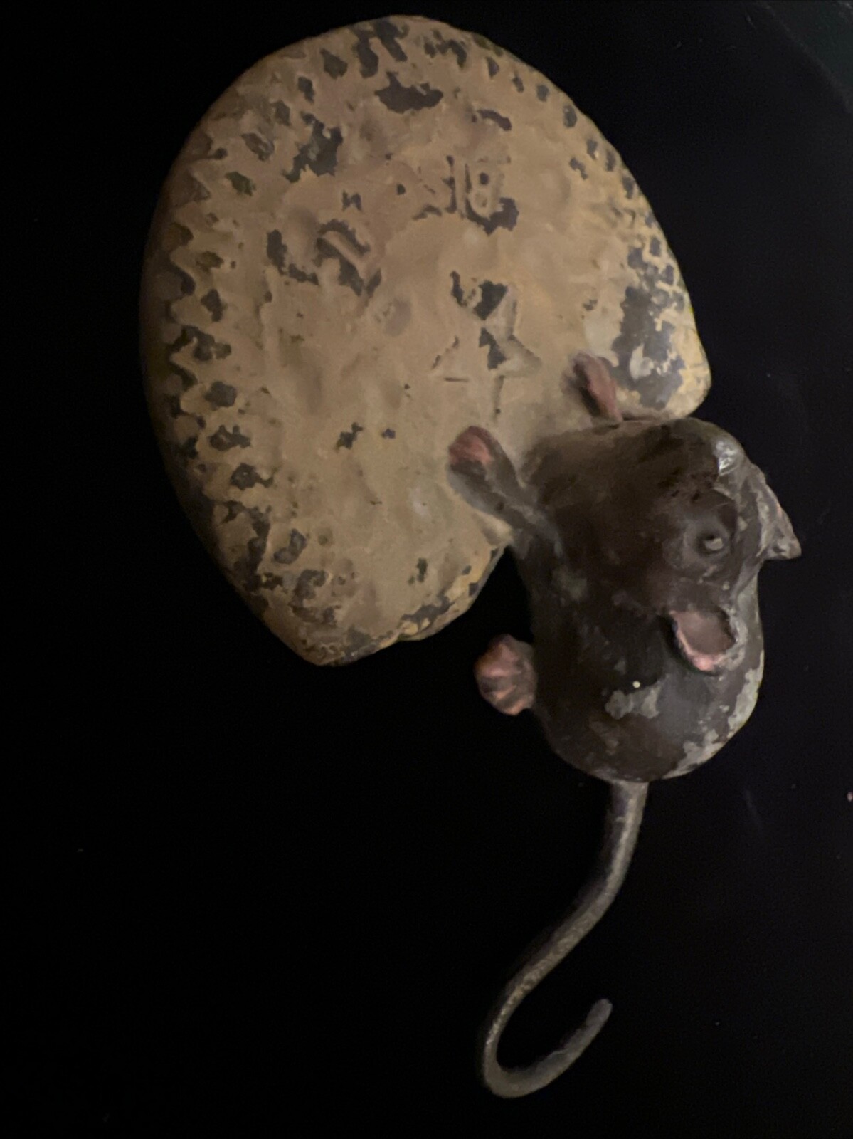 ANTIQUE CUTE COLD PAINTED VIENNA BRONZE MOUSE EATING BISCUIT.