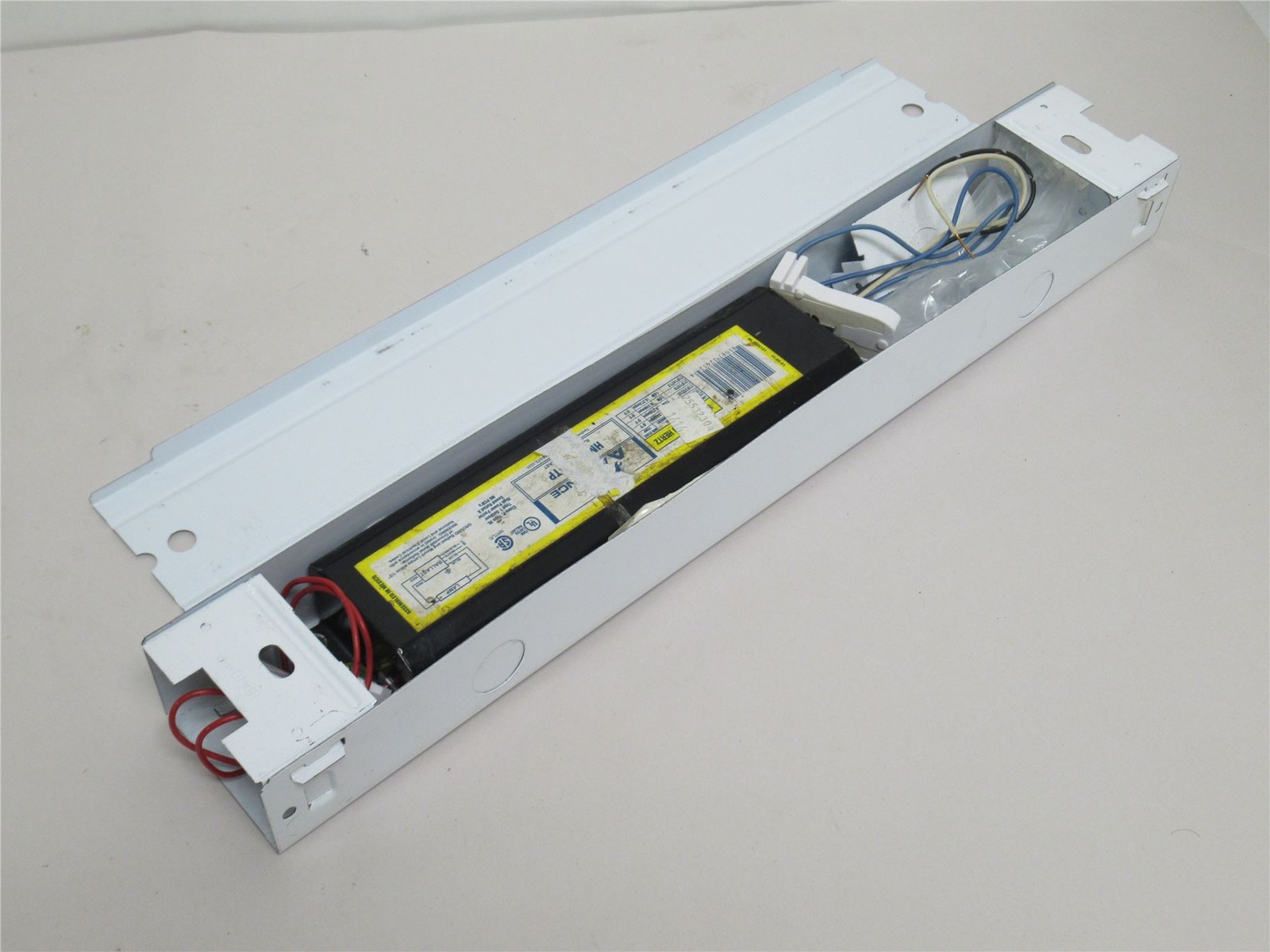 231648 Old-Stock; Metalux SN-115-HTS-120V-U Narrow Striplight Ballast 18"; 120V