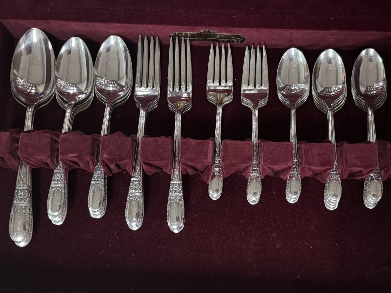 Harmony House Wallace XXXX Quadruple Silverware Set 55 pc with Certificate