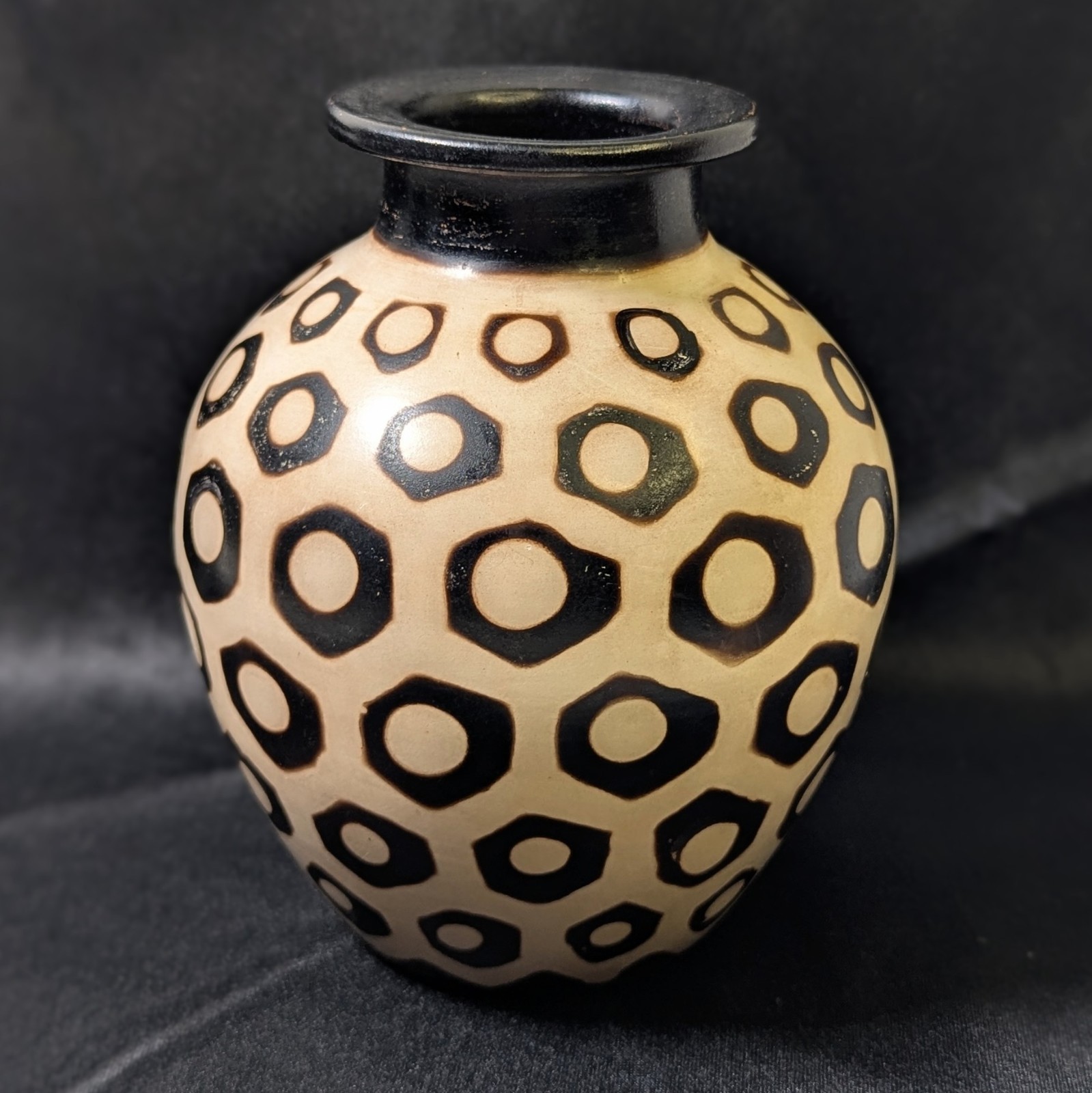 Segundo Carmen Chulucanas Peru Art Pottery Vase Signed Geometric Black Cream 6"
