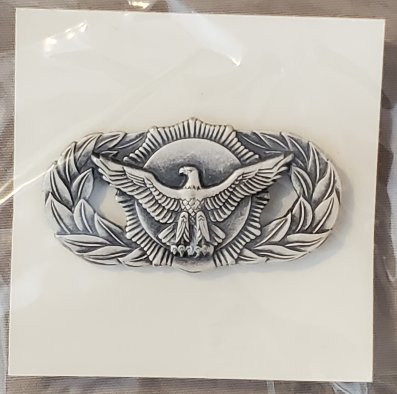 USAF AIR FORCE BASIC SECURITY POLICE QUALIFICATION PIN FULL SIZE NIP 1983 BADGE