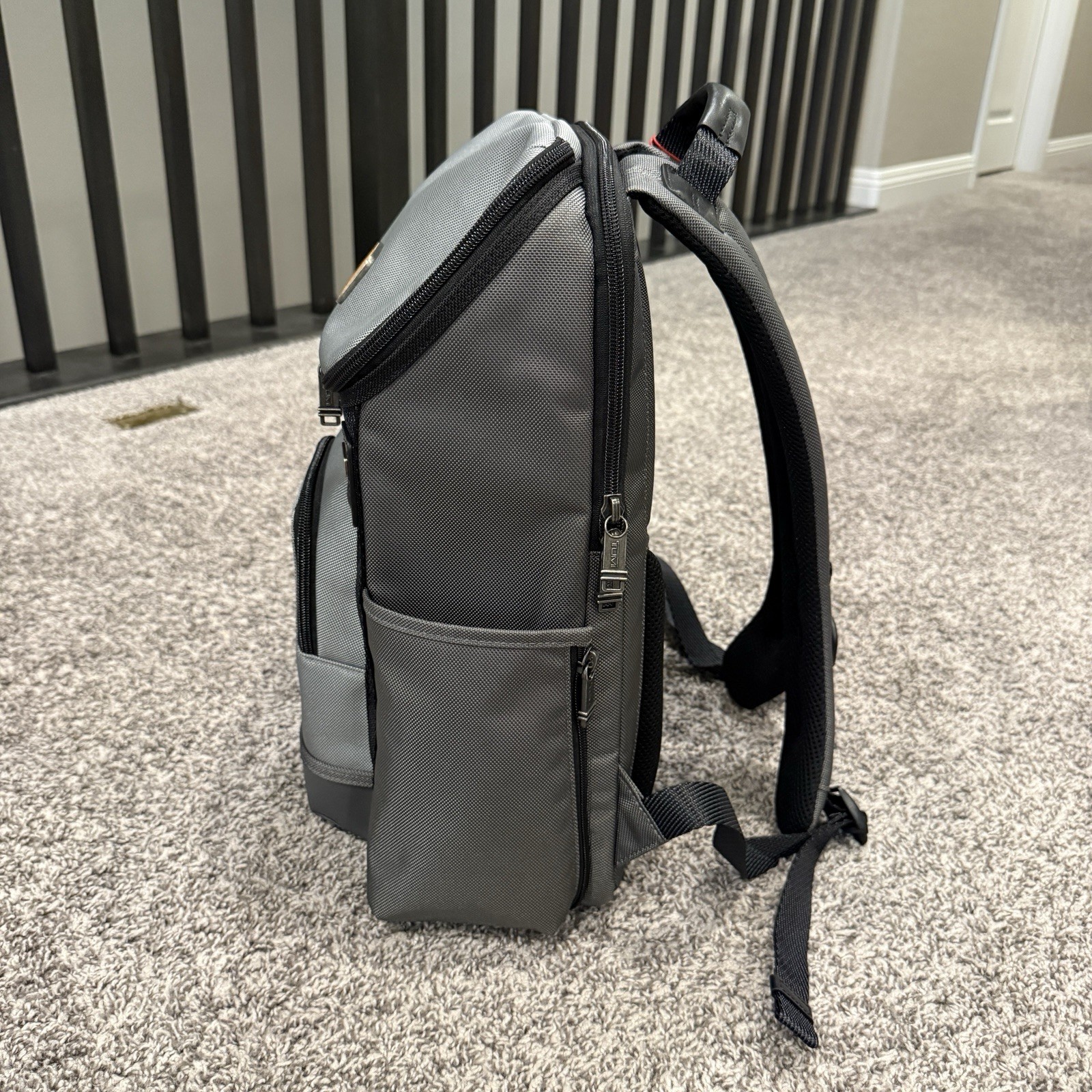 Tumi Fremont THORNHILL Backpack & 22” Vaporr international 22” Carry On Combo