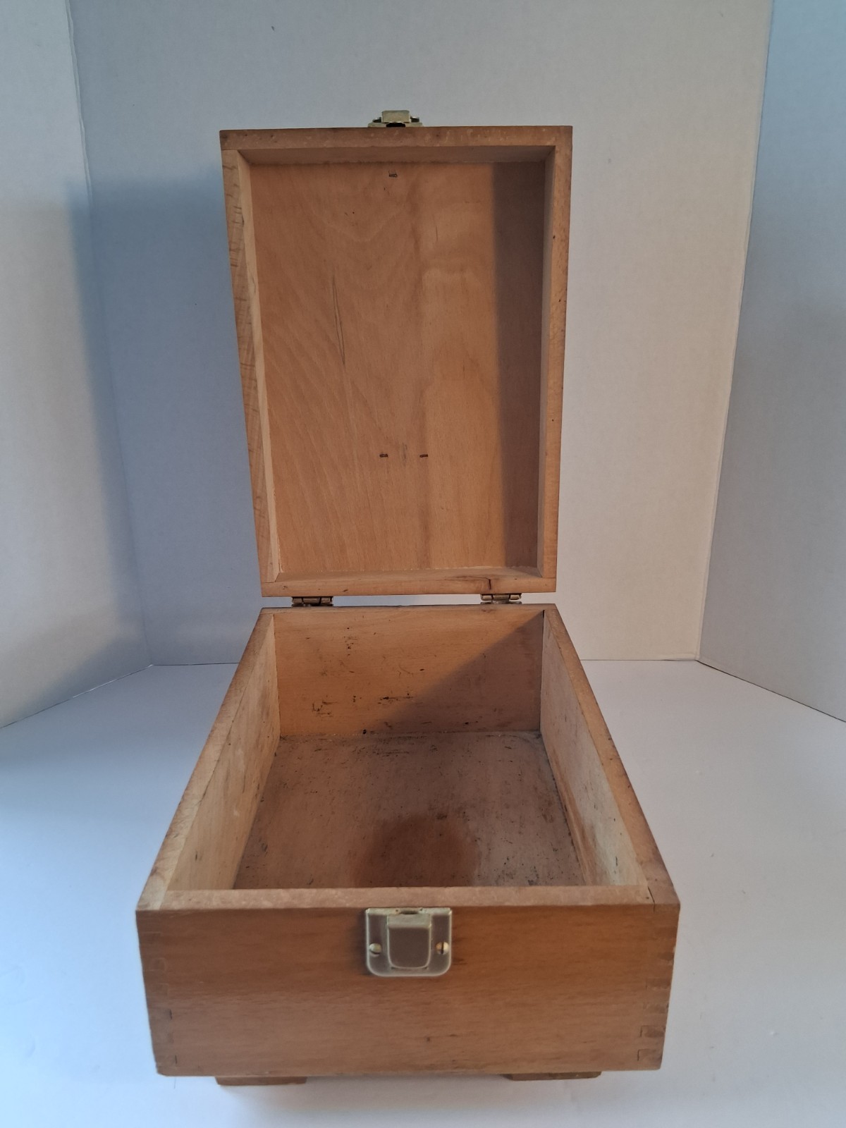 Vtg 1960's Shoe Shine Valet; Brush Kit Includ.; Dove Tail Wood Detail; EUC/Mint!