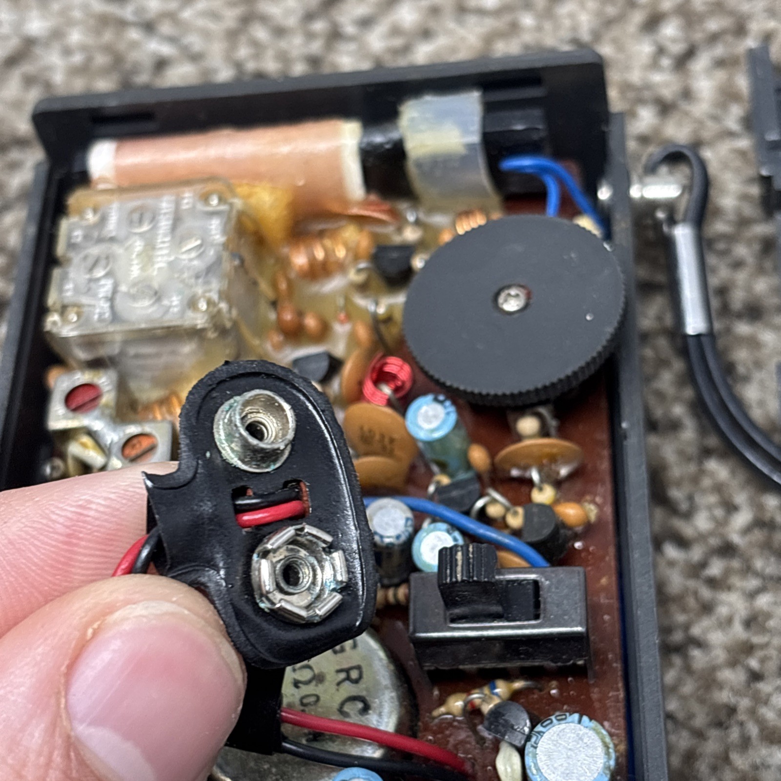 Vintage Radio Shack Realistic 12-602 AM/FM Portable Pocket Radio WORKS