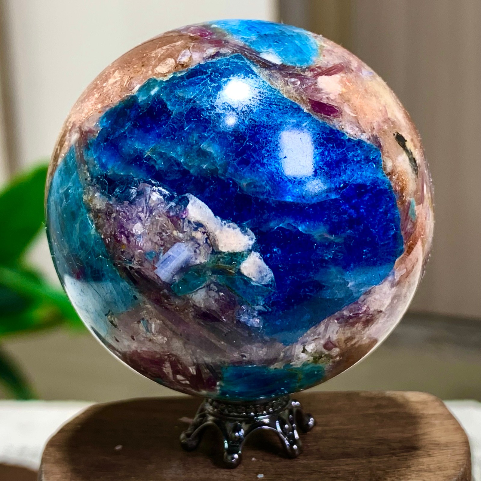 156G Natural Blue Aptite +Sun Stone purple lepidolite Sphere mineral sample