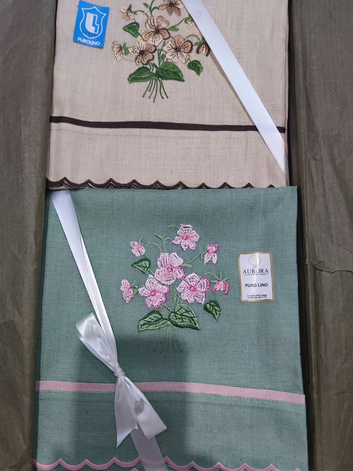 6 towels 💯 Pure linen embroidered, beautiful colored, in original packaging