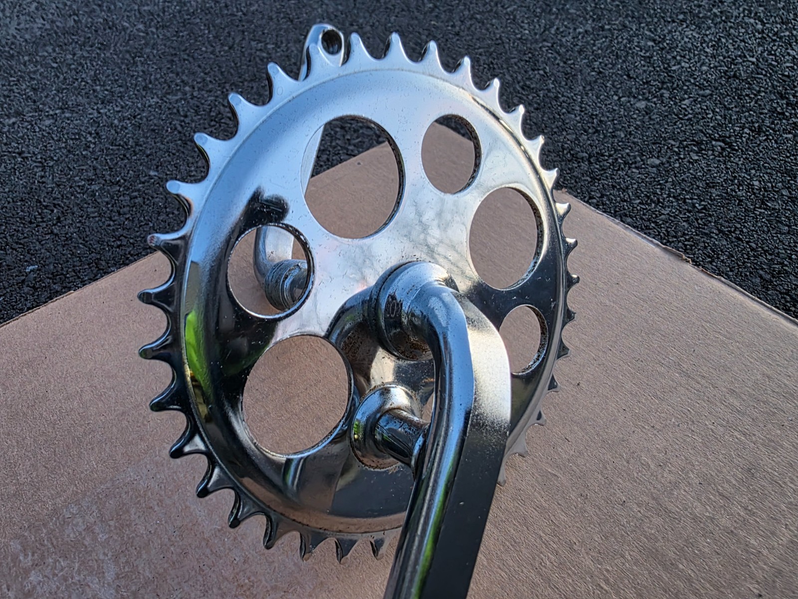 VINTAGE SCHWINN STINGRAY JUNIOR CRANK SET WITH HARDWARE