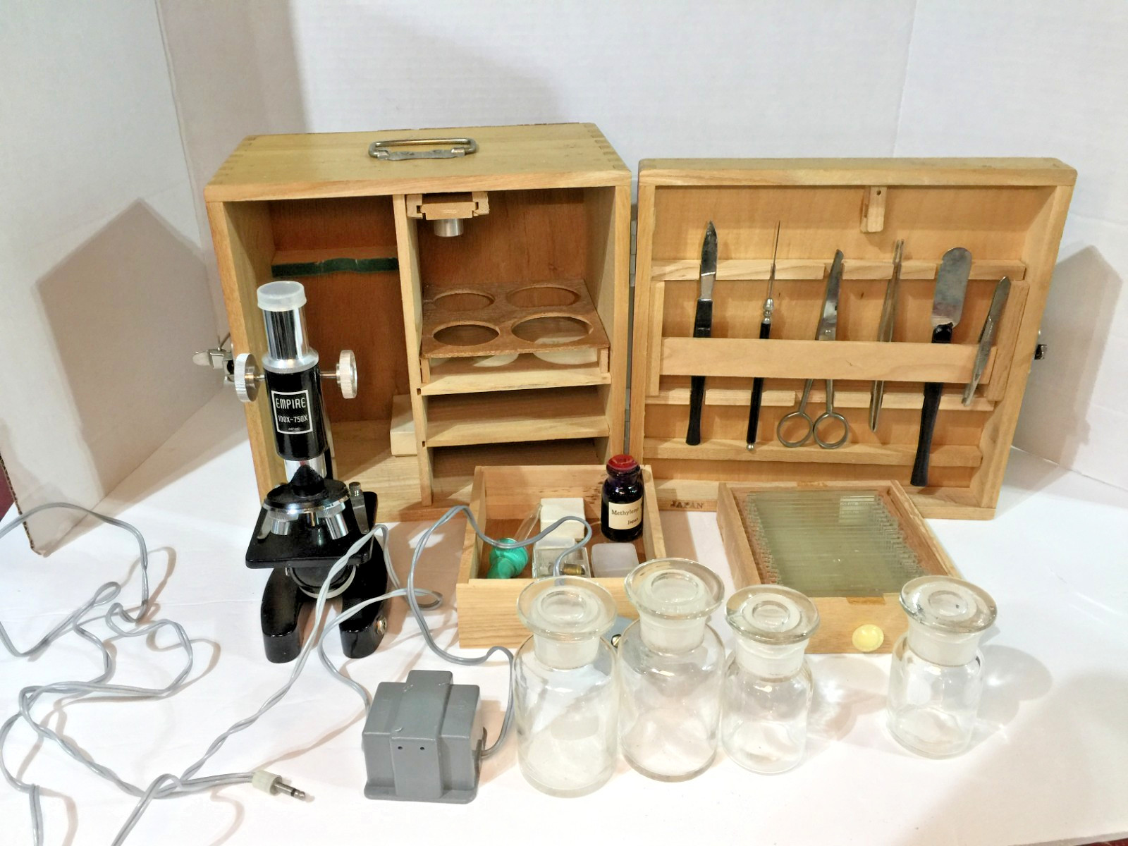 Vtg Empire Microscope & Laboratory 750 Power Illuminated W/Case, Equip. Untested