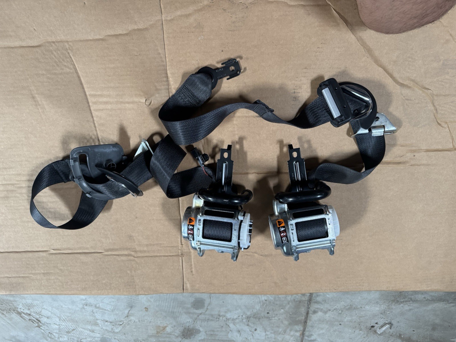 2019-2024 GMC SIERRA CHEVY SILVERADO LH & RH PAIR SEATBELTS BELTS BLACK OEM