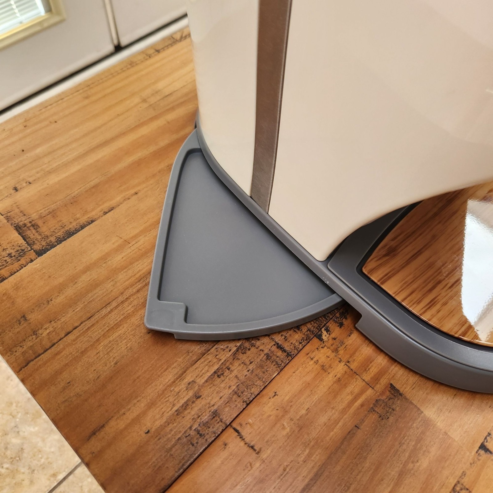 Margaritaville Open Box Chillin' Pour Liquor Chiller Shot Machine Dispenser