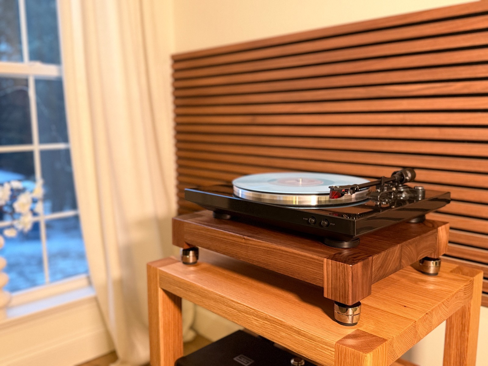 TAFI DENALI 2 Isolation Platform Audio Stand WALNUT