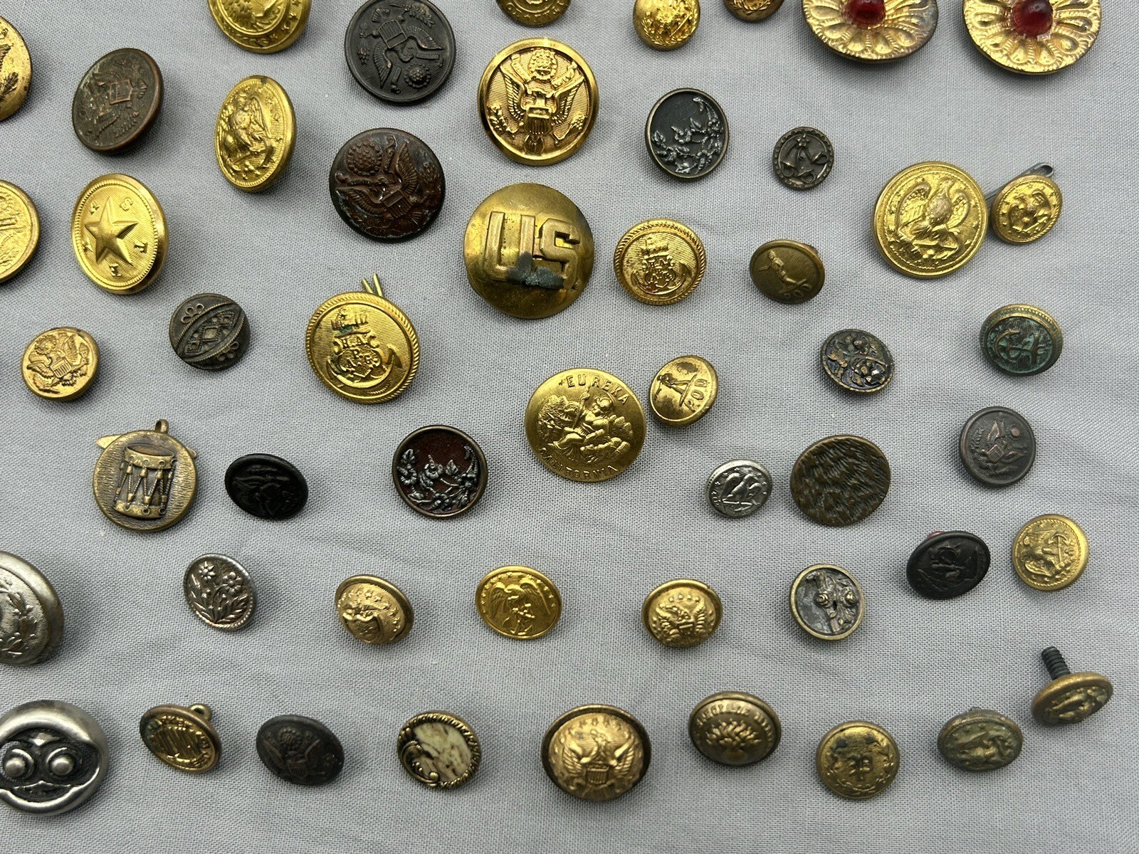 Random Lot Of (4) Original War Buttons - Military Antique Brass More Read