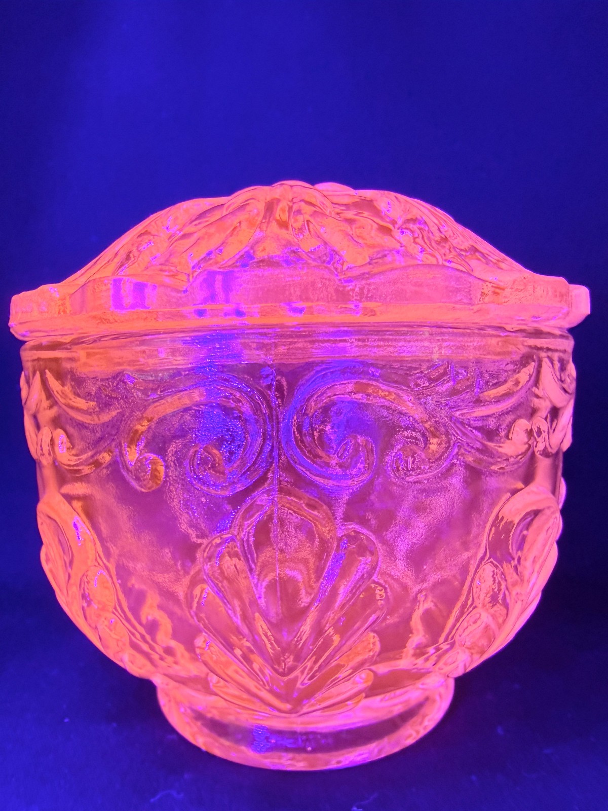 Green Vaseline Uranium glass covered candy dish coffee sugar jar bowl / selenium