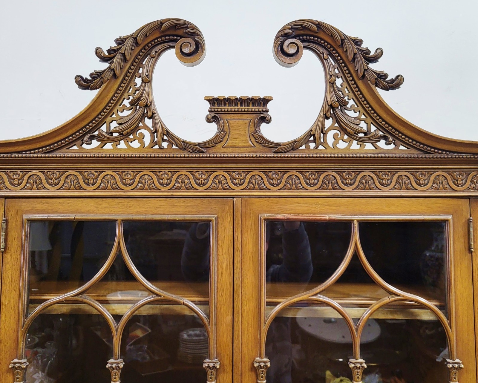 Antique AMERICAN English CHIPPENDALE Style Mahogany Arch Top BREAKFRONT Bookcase