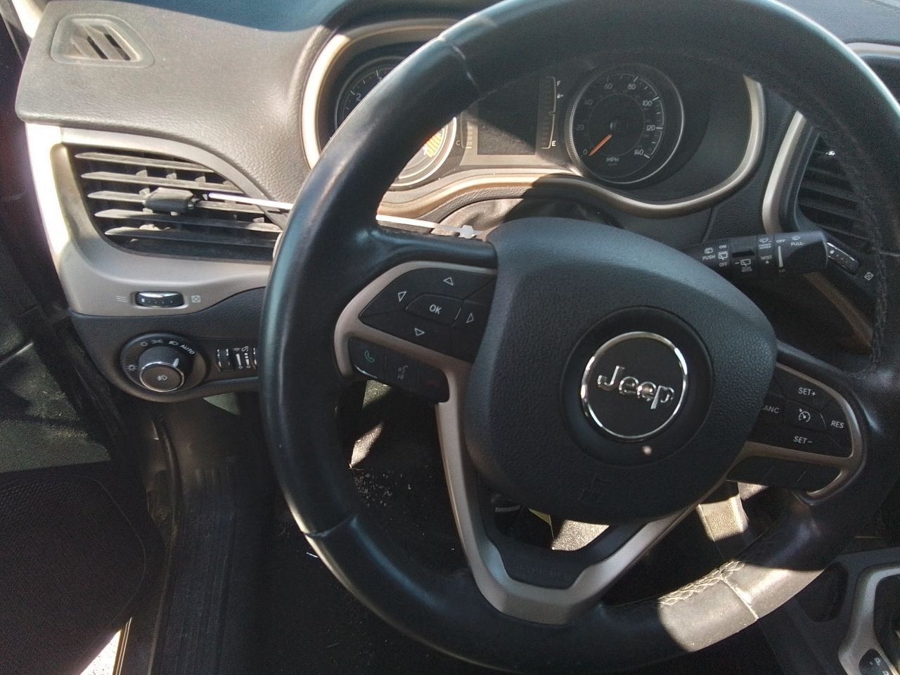 2015 Jeep Cherokee Radio Receiver 5" Display Screen w/o Satellite Radio