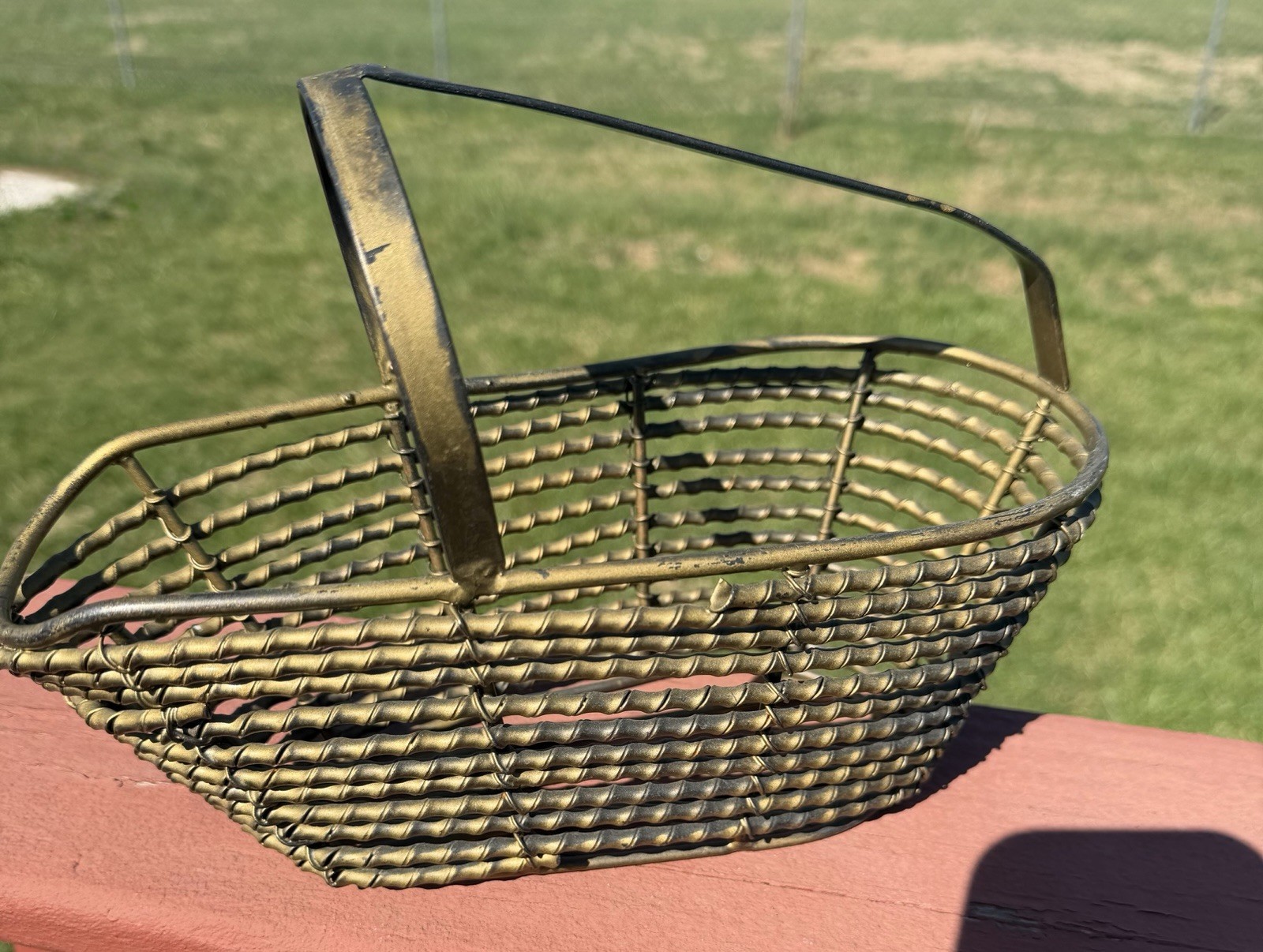 French Brass Finish Metal Twisted Or Rope Texture Wine Bottle Caddy 10.5”L