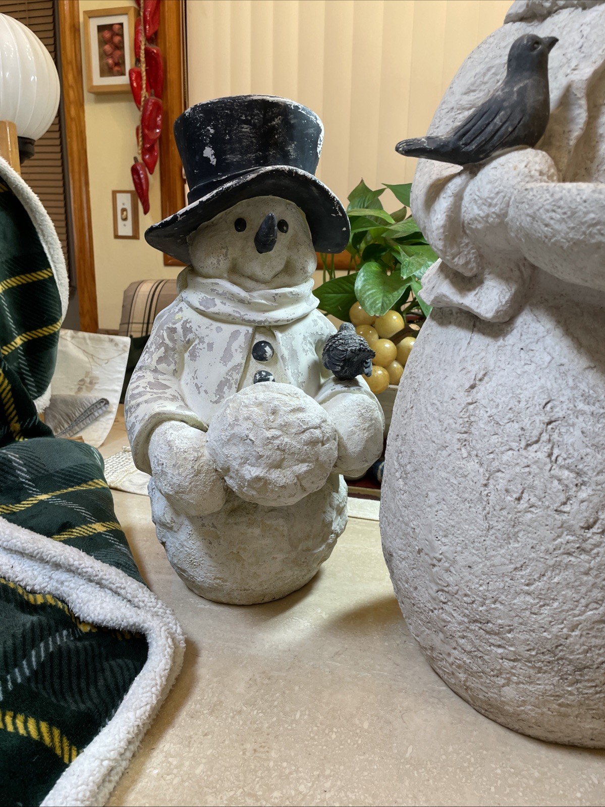 Christmas Snowman Bird Feeders Black Birds Fiberglass Mix Materials Beautiful 2