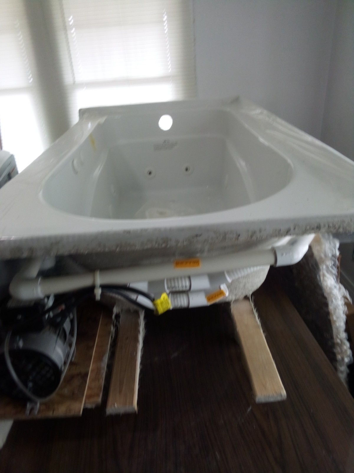 ACRYLIC SOAKING TUB – MADE IN USA. SIZE: 5’ ¼” x 4’ 5” w/Jets NEW