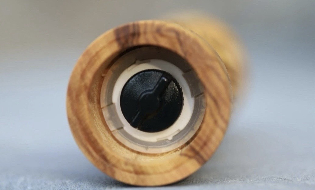 Olive Wood Salt And Pepper Mills Set 5.5in (New)