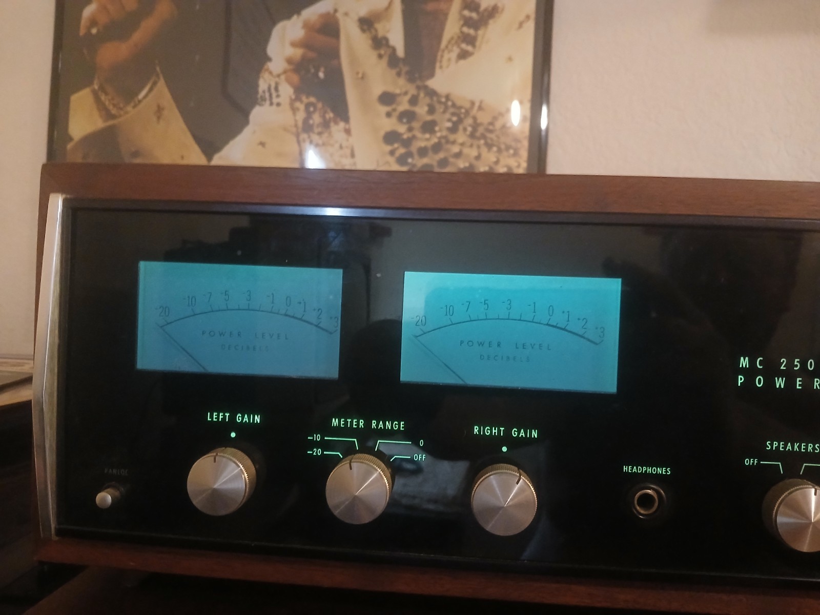 Mcintosh Amplifier Mc 2505 In Working Condition With Wood Case And Manual