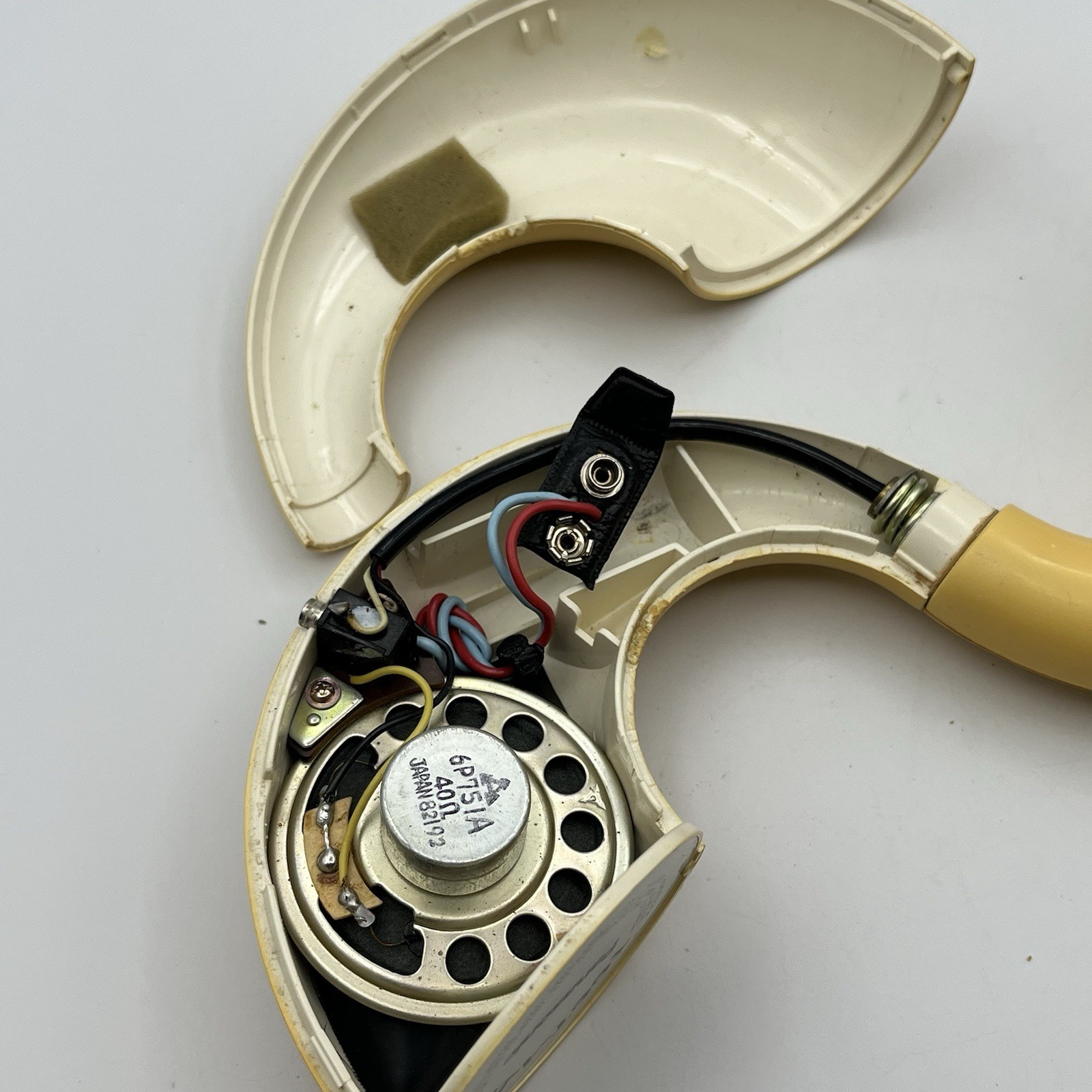 1972 Panasonic Toot-A-Loop AM Wrist Radio - R-72 - Cream (White?) - Works