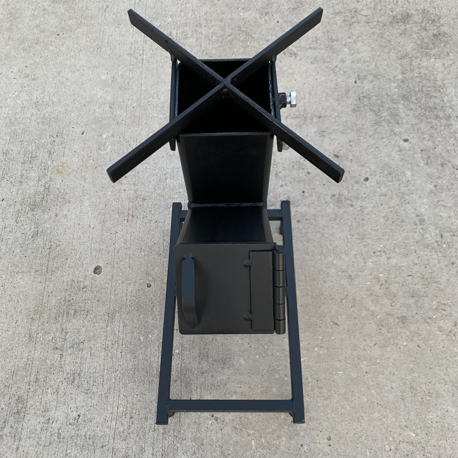 LAREDOS BLACKSMITHS PORTABLE ROCKET STOVE 2YRS WARRANTY