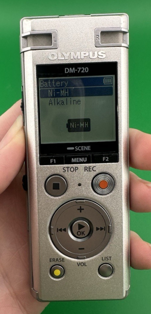 Olympus DM-720 4GB High-Resolution Digital Voice Audio Recorder w/ Case Preowned