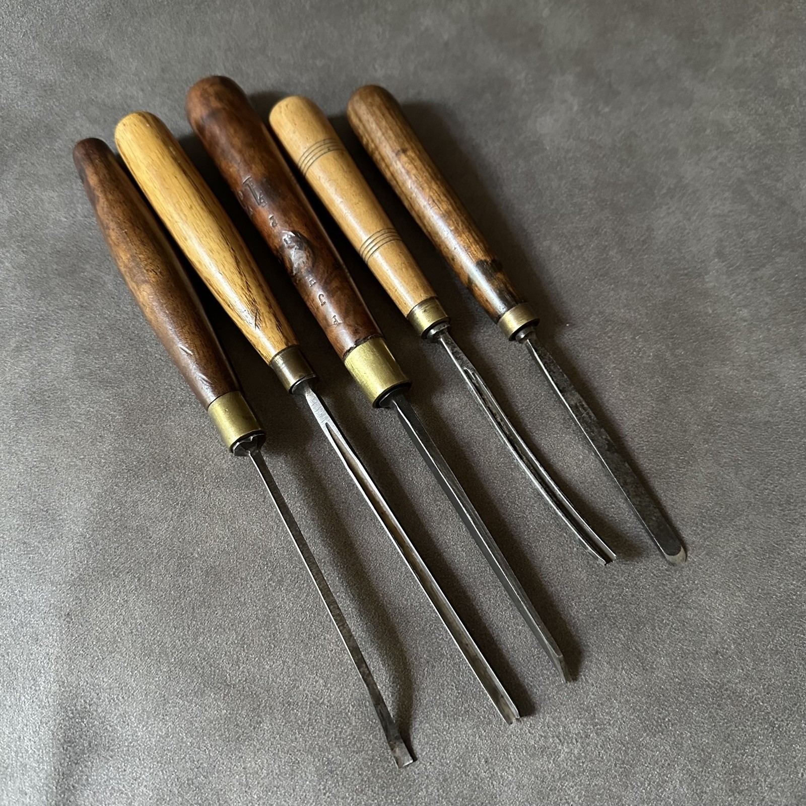 5x ASSORTED ANTIQUE GOUGE CARVING CHISELS INCLUDING J.HOWARTH & G.F PEARSON & CO