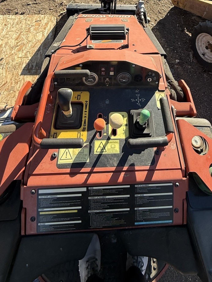 EXTREMELY LOW HOURS 2018Ditch Witch SK600 Compact Tracked Radial Lift Skid STEER