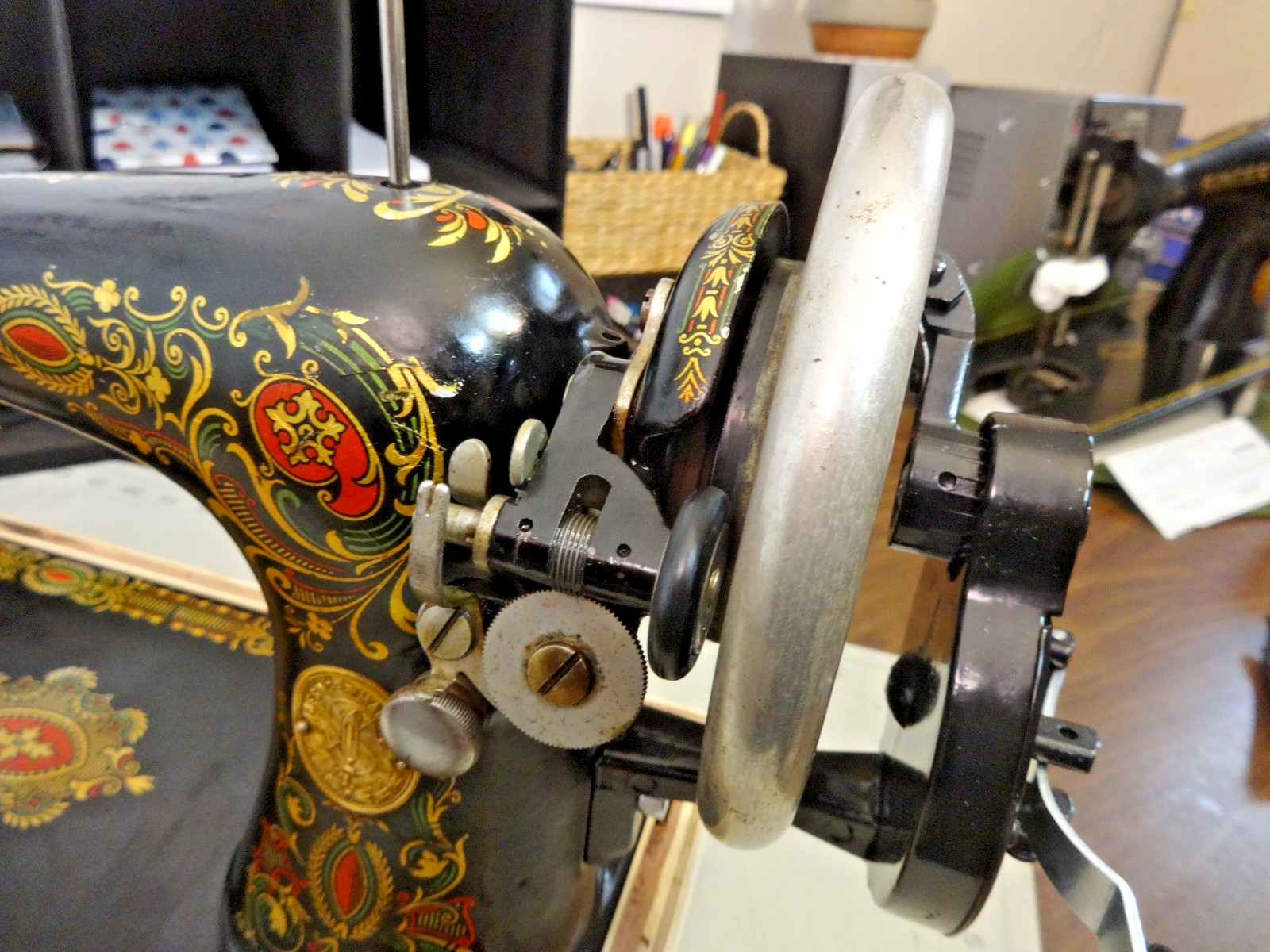SERVICED - 1923 SINGER 66 REDEYE Sewing Machine w/Hand Crank - Leather, Denim