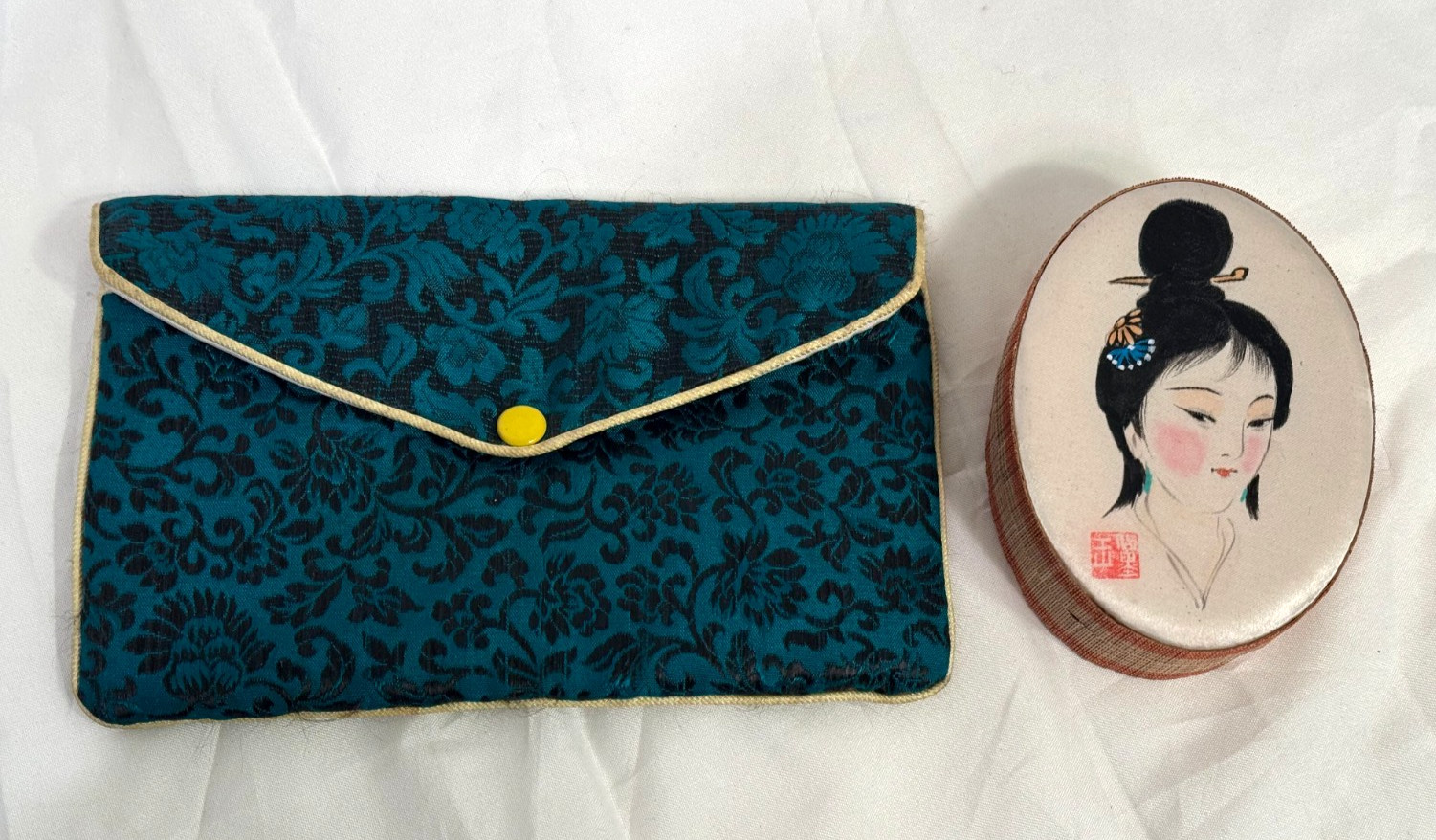 JAPANESE ASIAN CHINESE SILK GREEN WALLET SIGNED OVAL BOX PAINTING GEISHA WOMAN