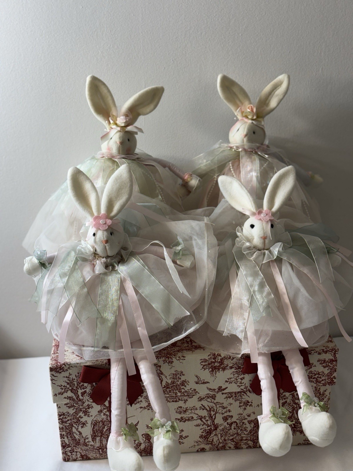 Decorative Rabbits Vintage 04