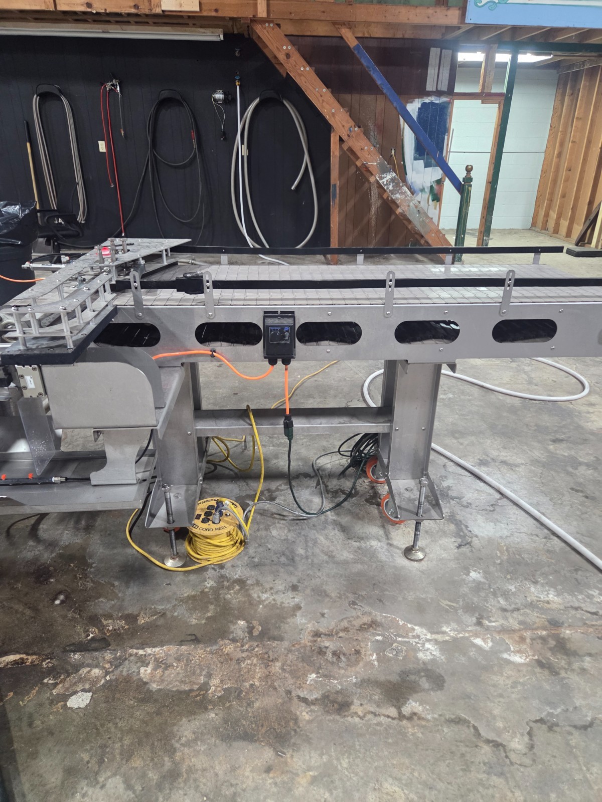 microcanner MC FLEX canning line with conveyor belt