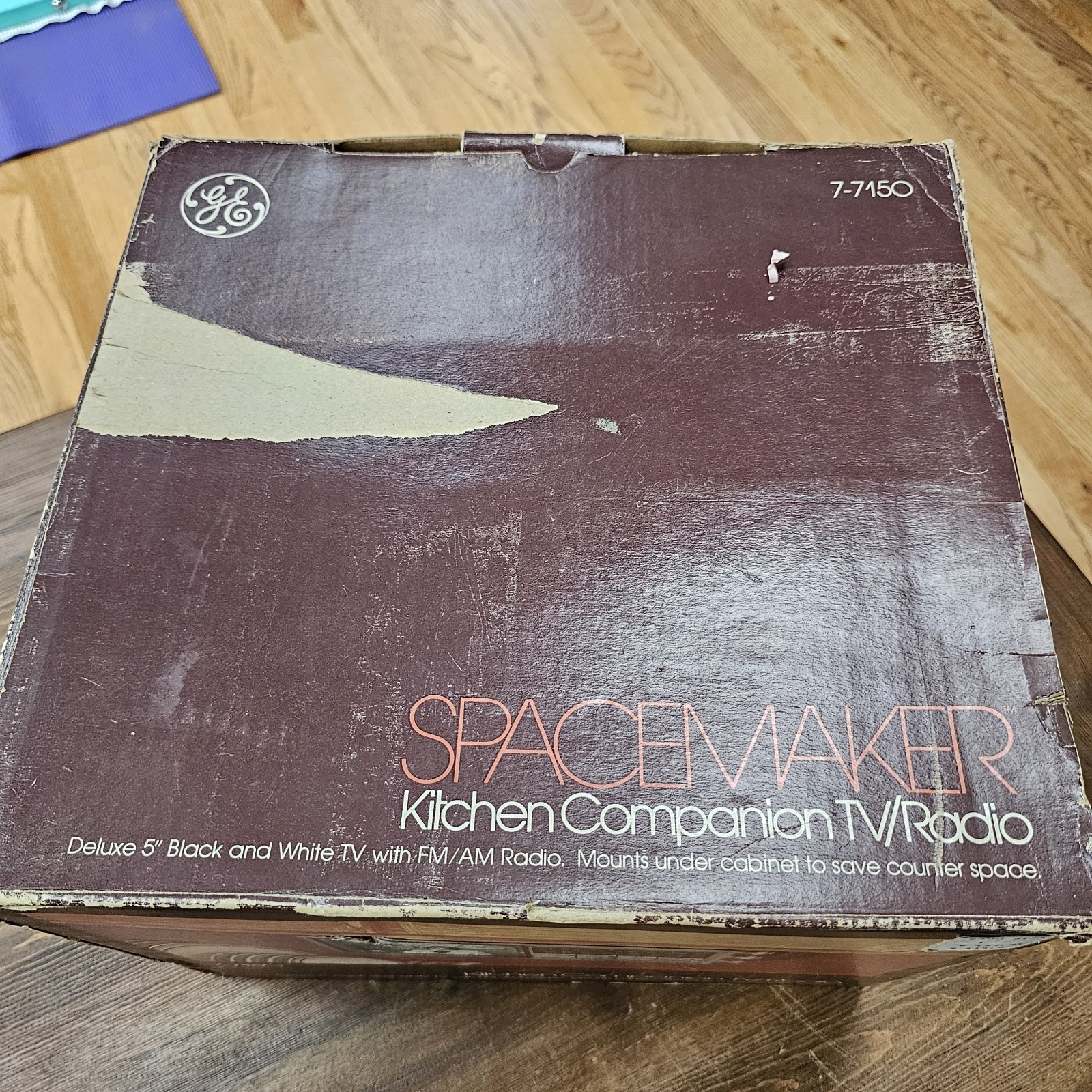 Spacemaker Kitchen Companion GE TV/Radio 5” B&W FM/AM 7-7150 Original Box Clean