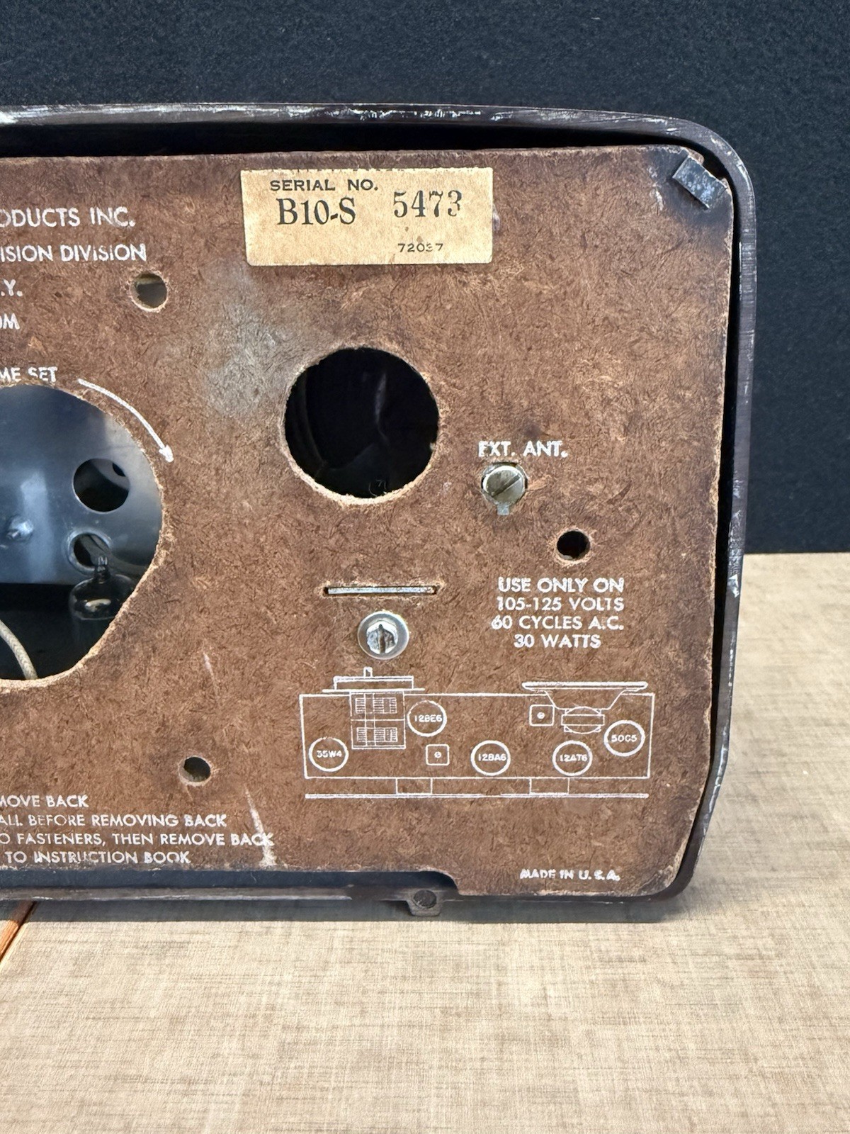 Umber Brown Bakelite 1952 Sylvania Model 540M Vacuum Tube AM Clock Radio - EUC