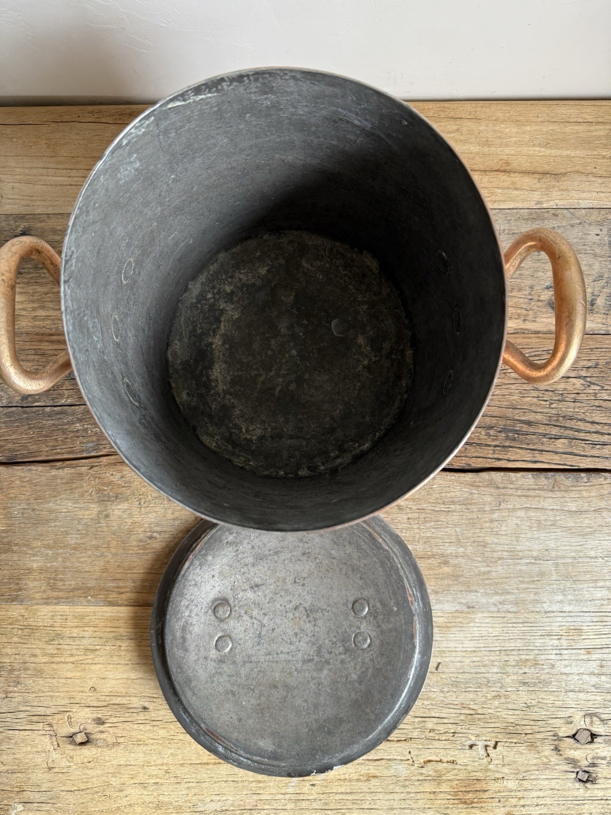 Gorgeous Hand Hammered Antique Copper Stock Pot with Lid - Dovetailed - 22cm