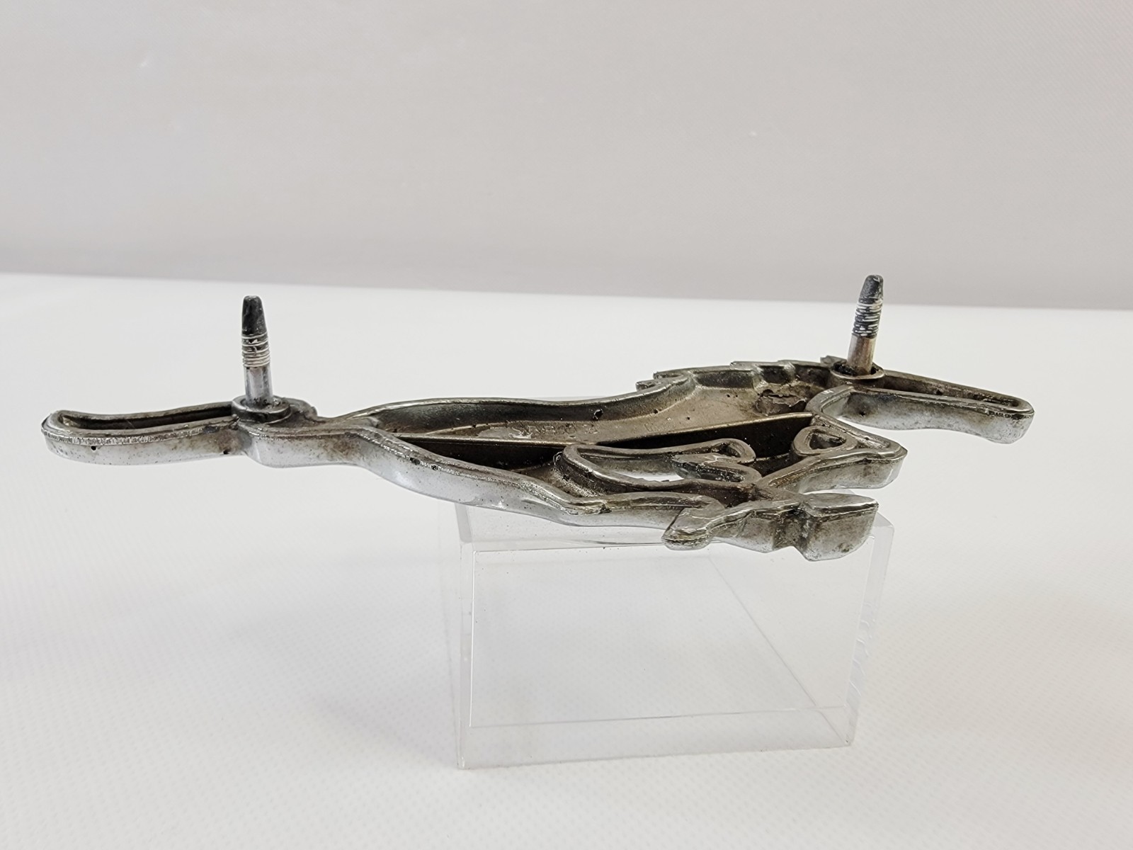 1960s FORD MUSTANG Running Horse Chrome Front Grill Emblem 68113 C8ZB-8A224A CAV