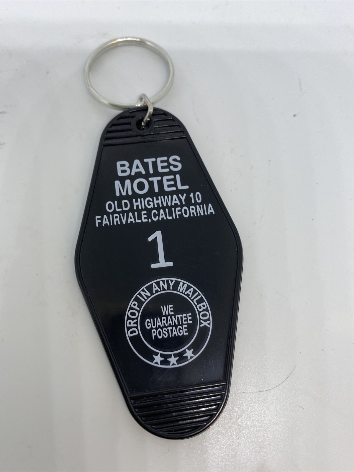 Black Psycho Bates Motel Room Horror Movie Film Keychain NEW Key Key Tag