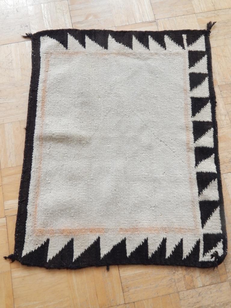 ANTIQUE c.1920 CLEAR FIELD NAVAJO SINGLE SADDLE BLANKET / RUG / WEAVING