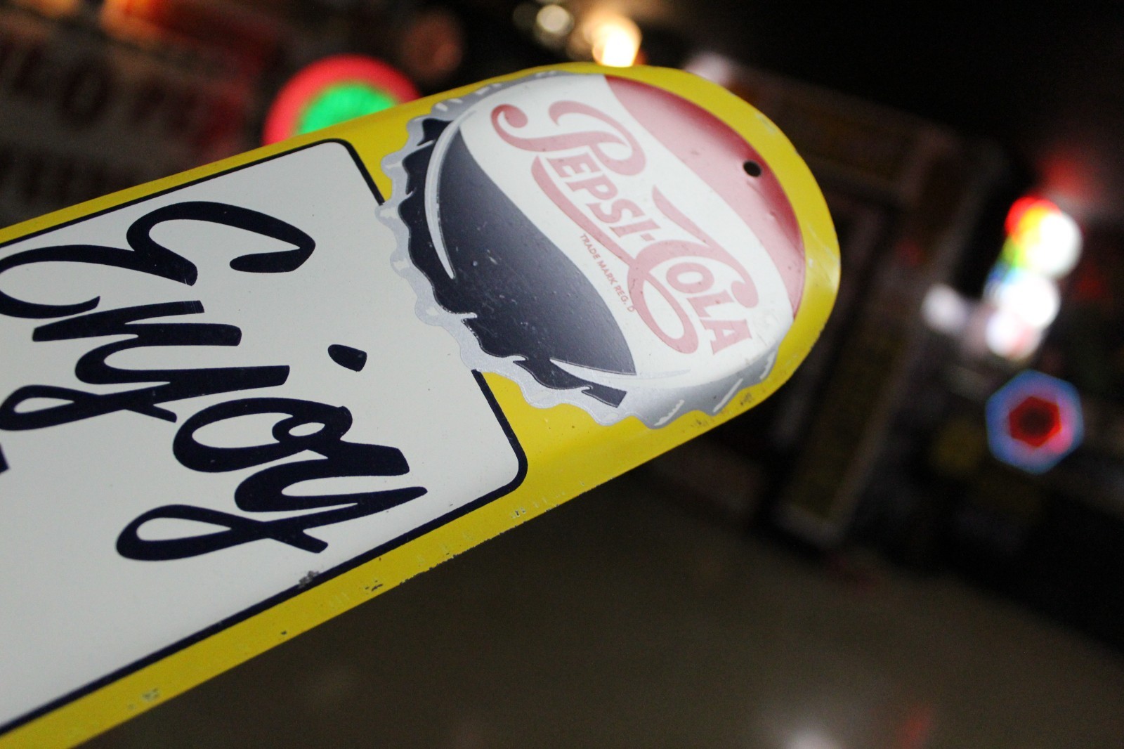 SCARCE 1954 ENJOY A PEPSI COLA STAMPED PAINTED METAL DOOR SIGN SODA BOTTLE CAP