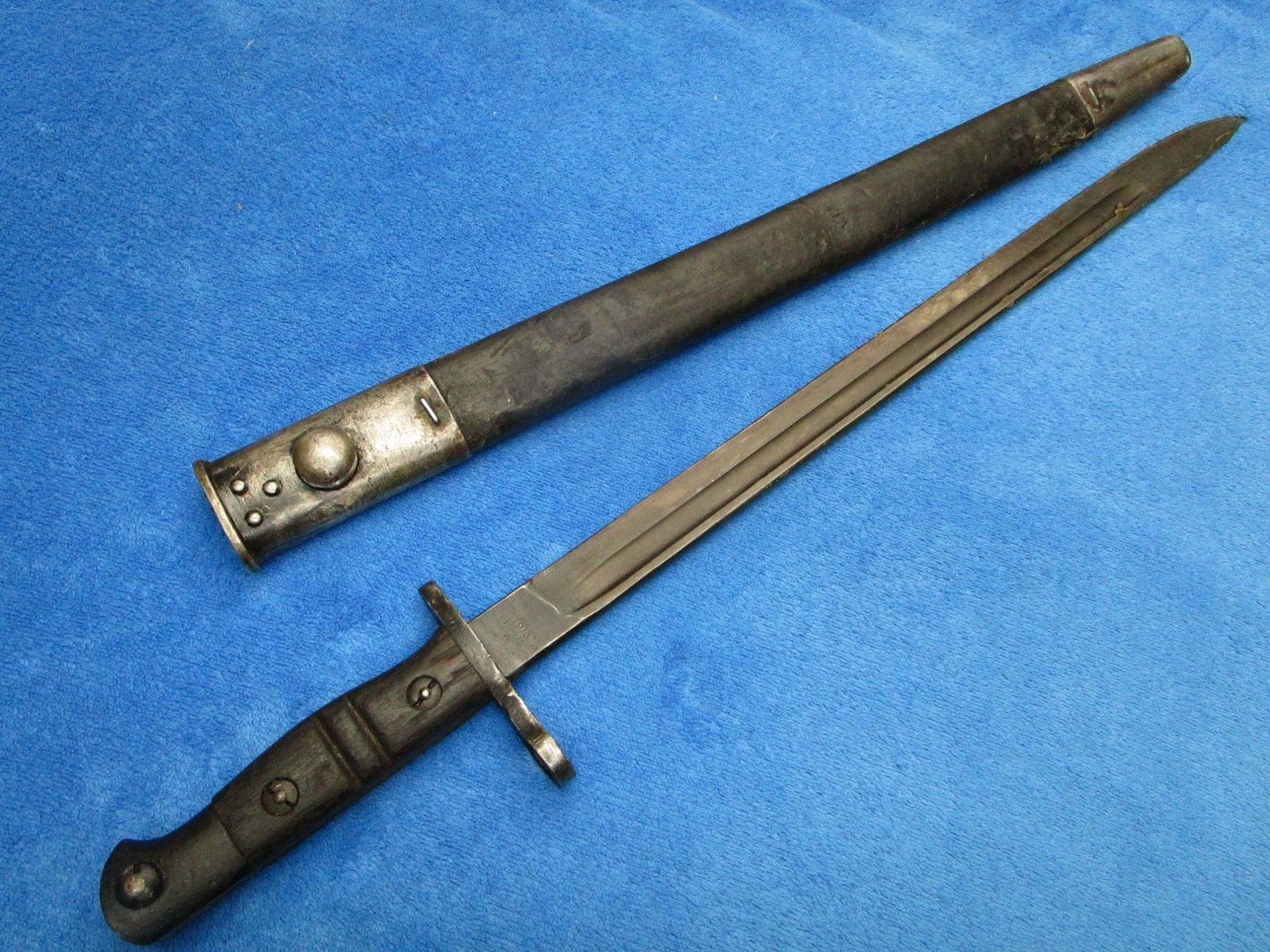 ORIGINAL WW1 ENGLISH M1913/17 ENFIELD BAYONET AND SCABBARD MADE BY WINCHESTER
