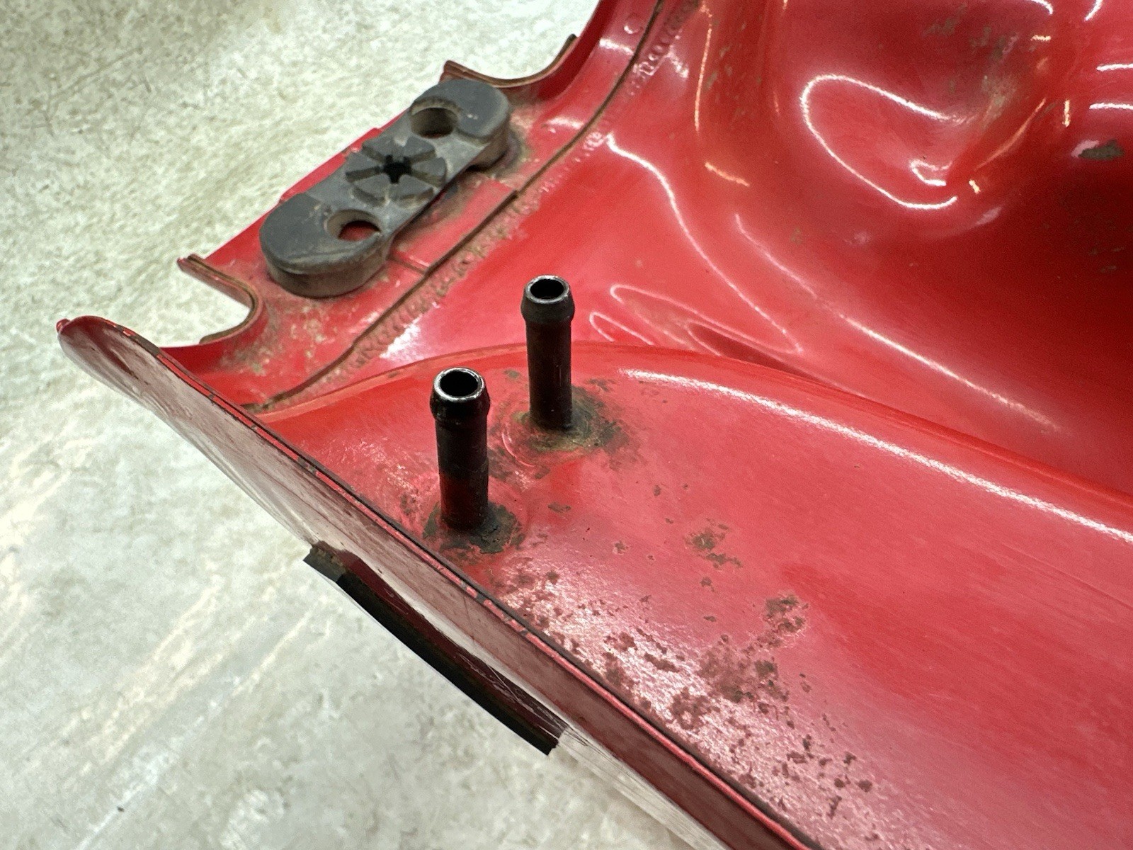 USED OEM 85 86 HONDA TRX 125 TRX125 FOURTRAX RED GAS FUEL TANK (CLEAN NO RUST!!)