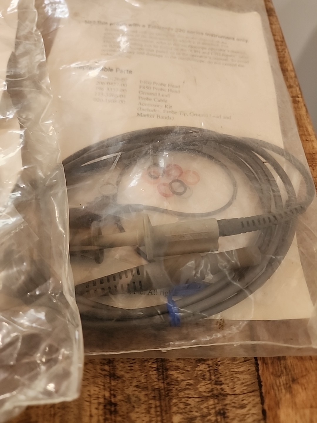 Tektronix Digital Oscilloscope 222A 12V Power Supply Carrying Case NEW Probe Set