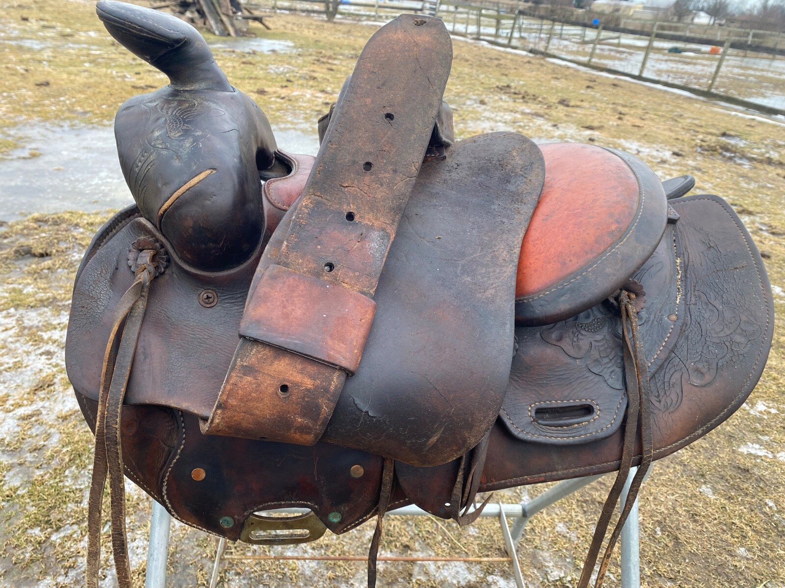 Used/Vintage 15" Simco Balanced Ride Western saddle