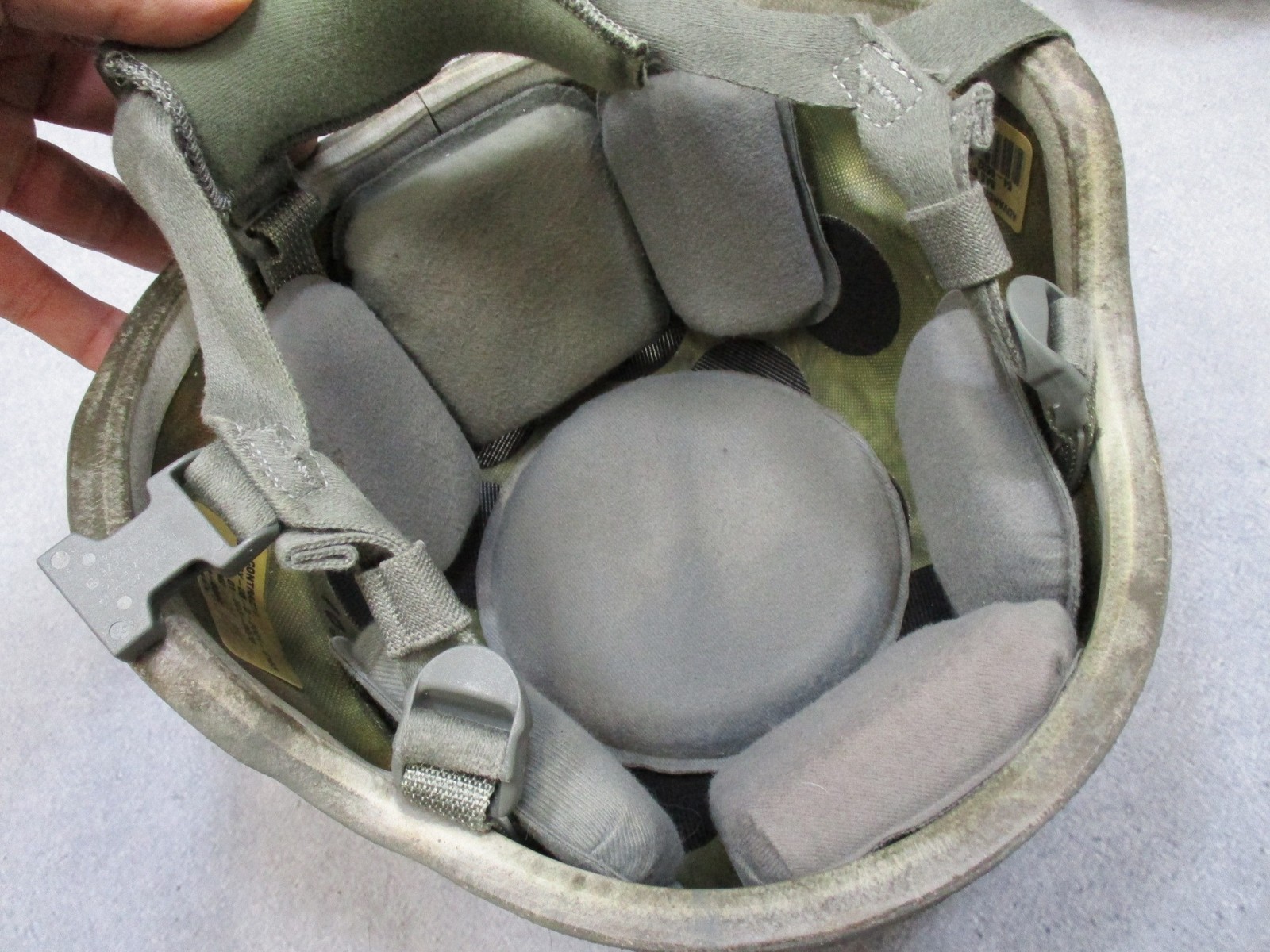 ACH Advanced Combat Helmet Size Medium Foliage Green w/ Pads Chinstrap Ballistic