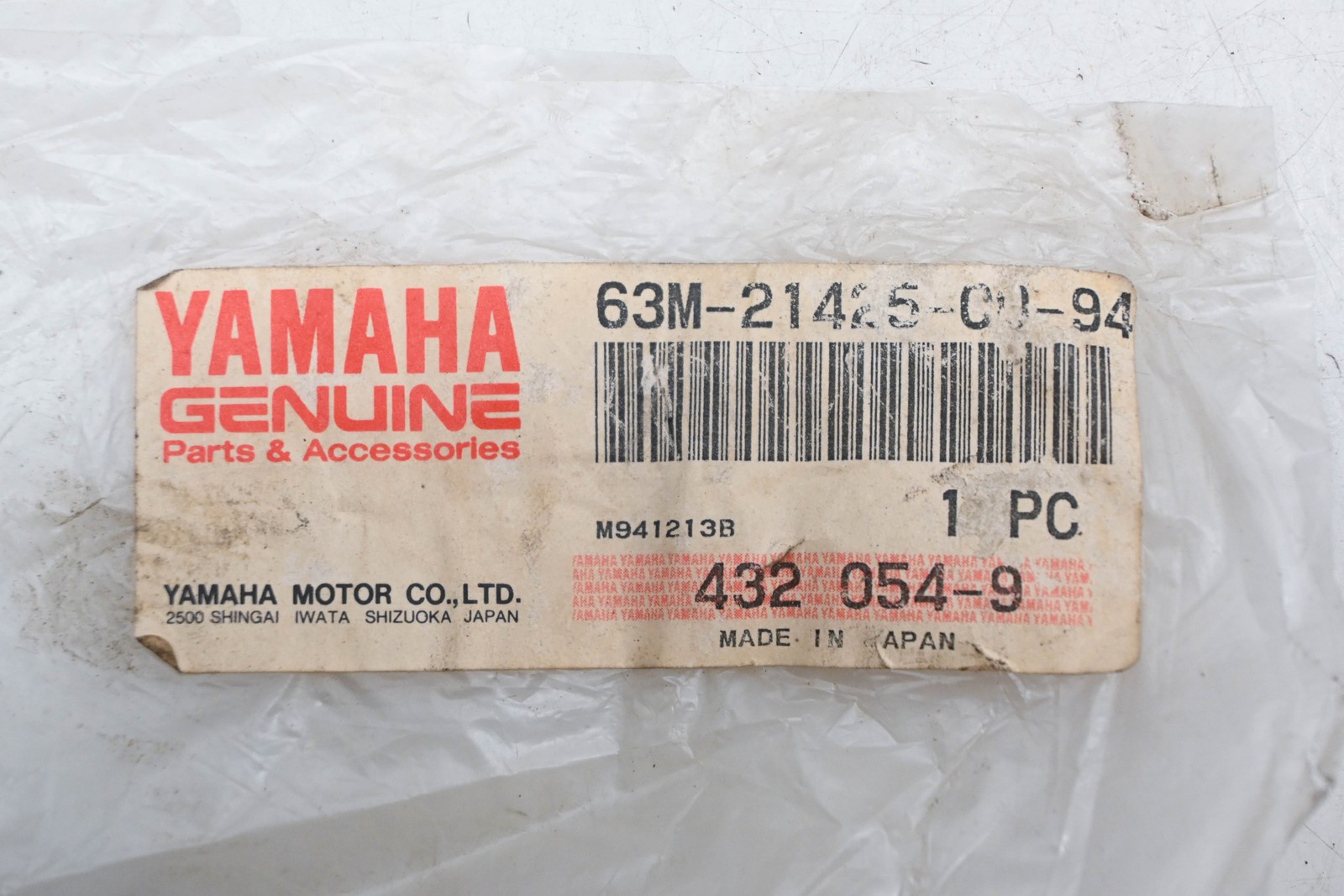 New OEM Yamaha 63M-21425-00-94 Rear Upper Mount Bracket NOS