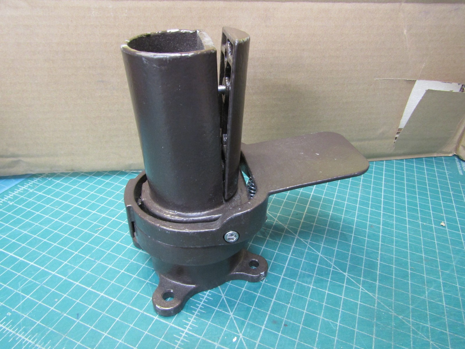 1 – Umbrella Rotating Hub Brown  360°. NEW – Out of the original Box