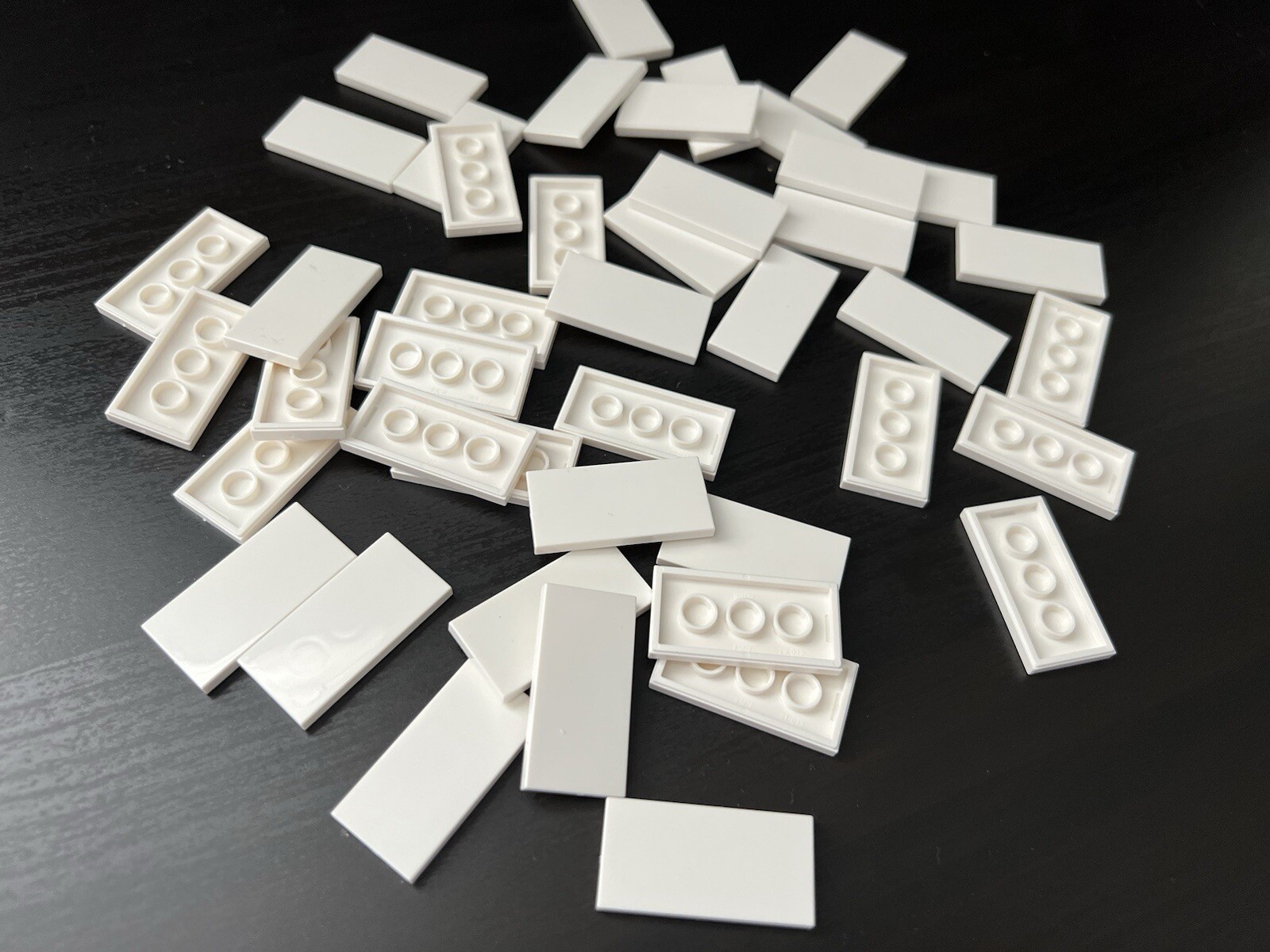 LOT 50 BRAND NEW LEGO 2x4 WHITE FLAT SMOOTH FINISHING TILES BRICK TILE 87079